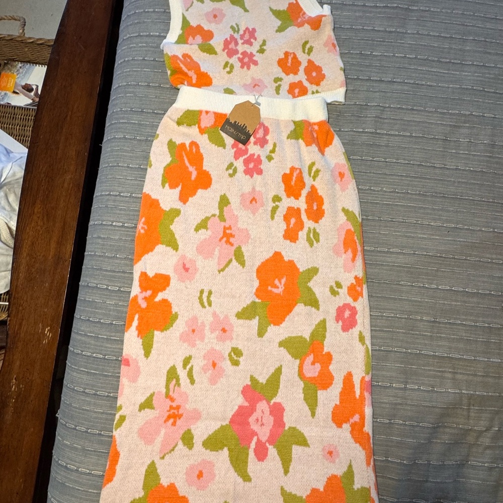 Main Strip Chic Floral Matching Knit SET in Cream, Pink & Orange NWT Large